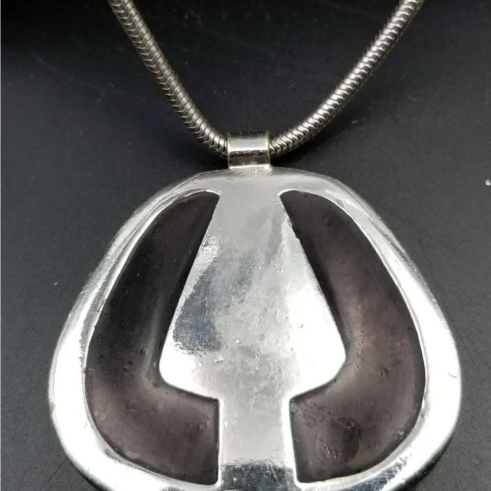 The queen at midnight necklace. N214